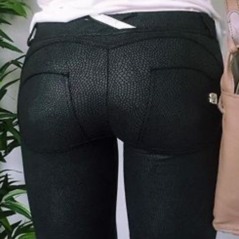 COPY - NWOT. Freddy’s faux snake skin booty jeans